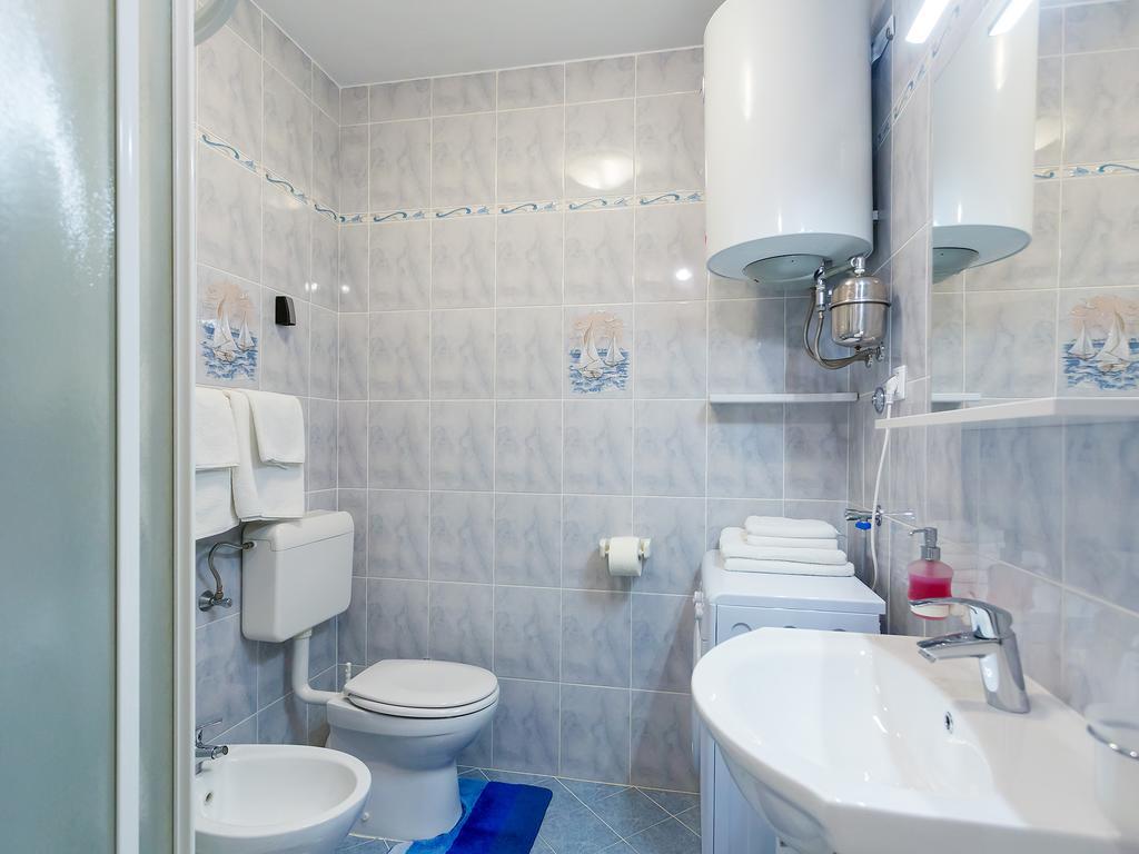Apartment Ivana,Mali Maj Poreč Exteriör bild